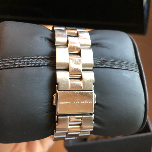 Marc Jacobs Watch - Picture 3 of 4